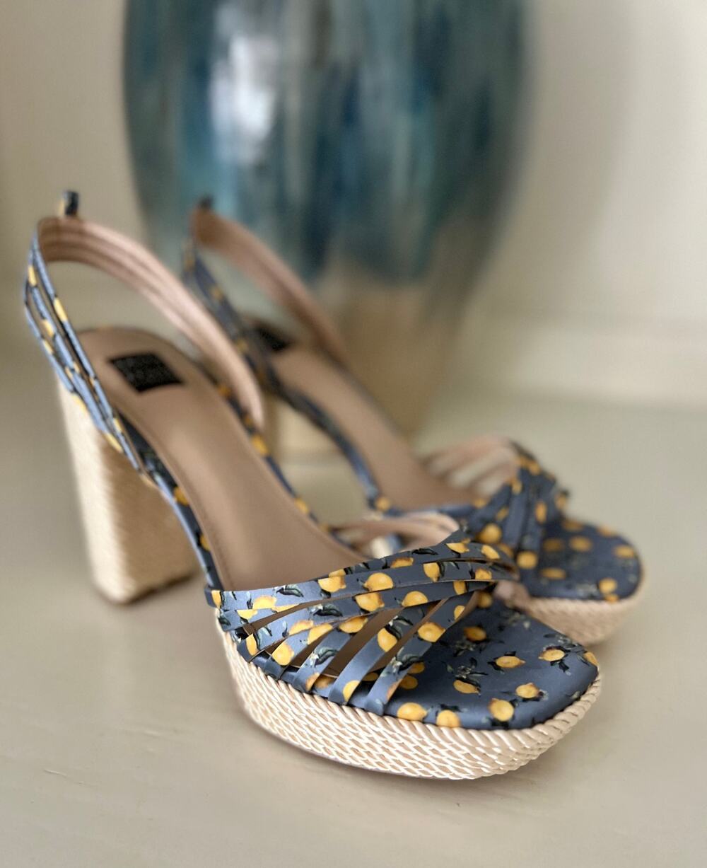 White House Black Market blue yellow lemon block heels size 7.5